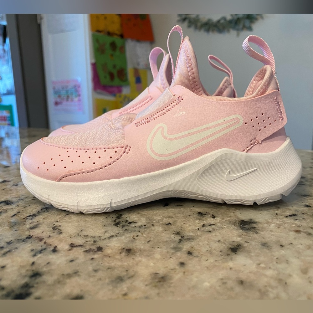 Nike Little Kids Flex Runner 3 Pink. Size 11C